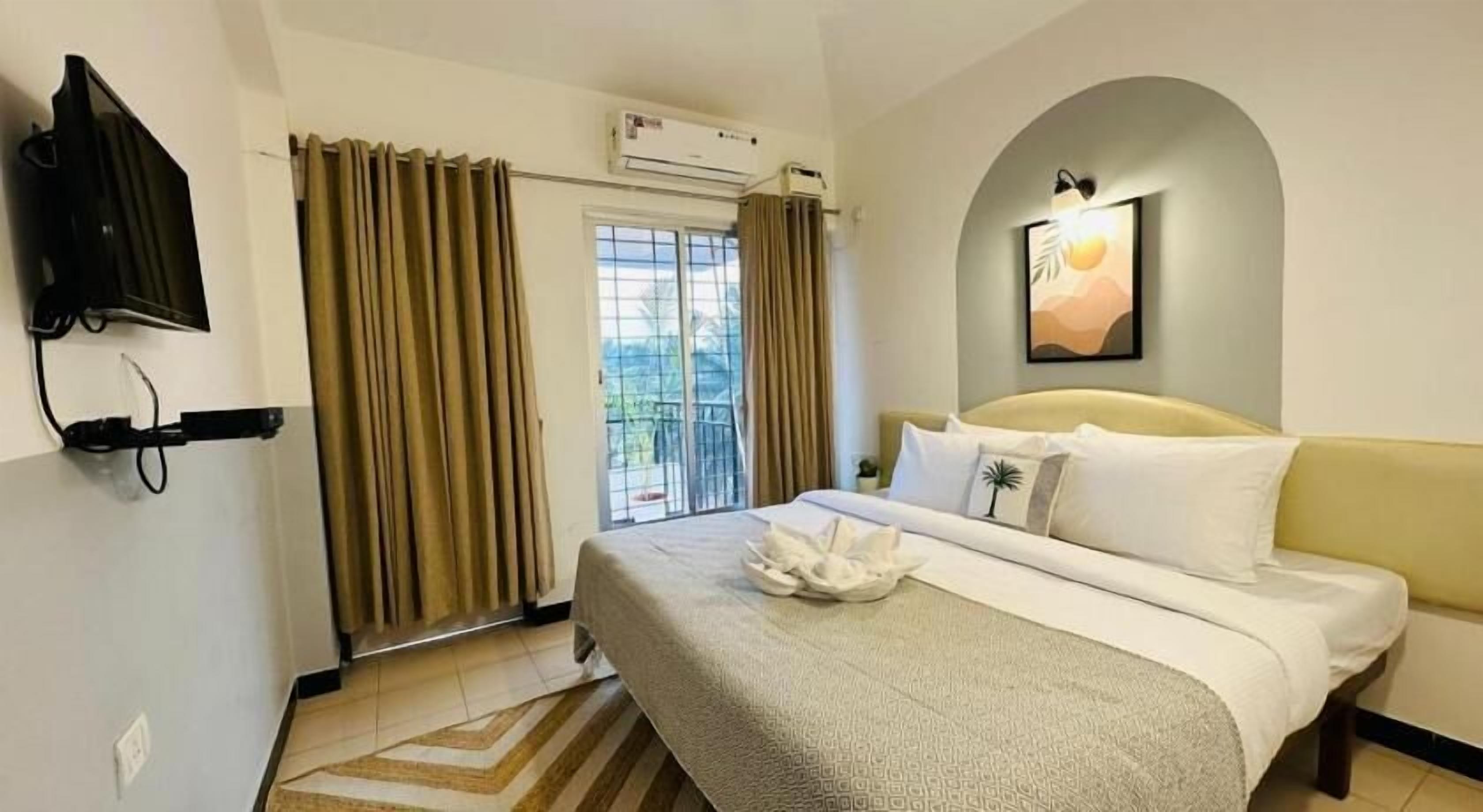 Premium bedding, desk, free WiFi, bed sheets