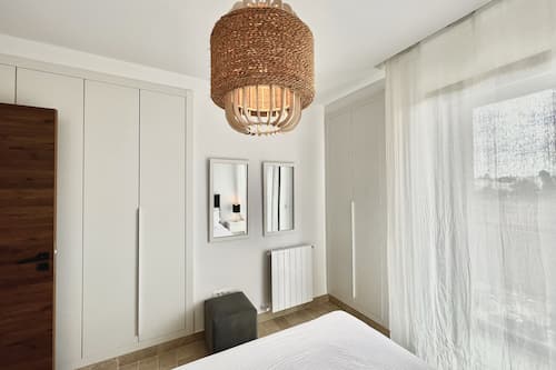 Appartement panoramique | Fer et planche à repasser, accès au Wi-Fi (inclus), literie fournie