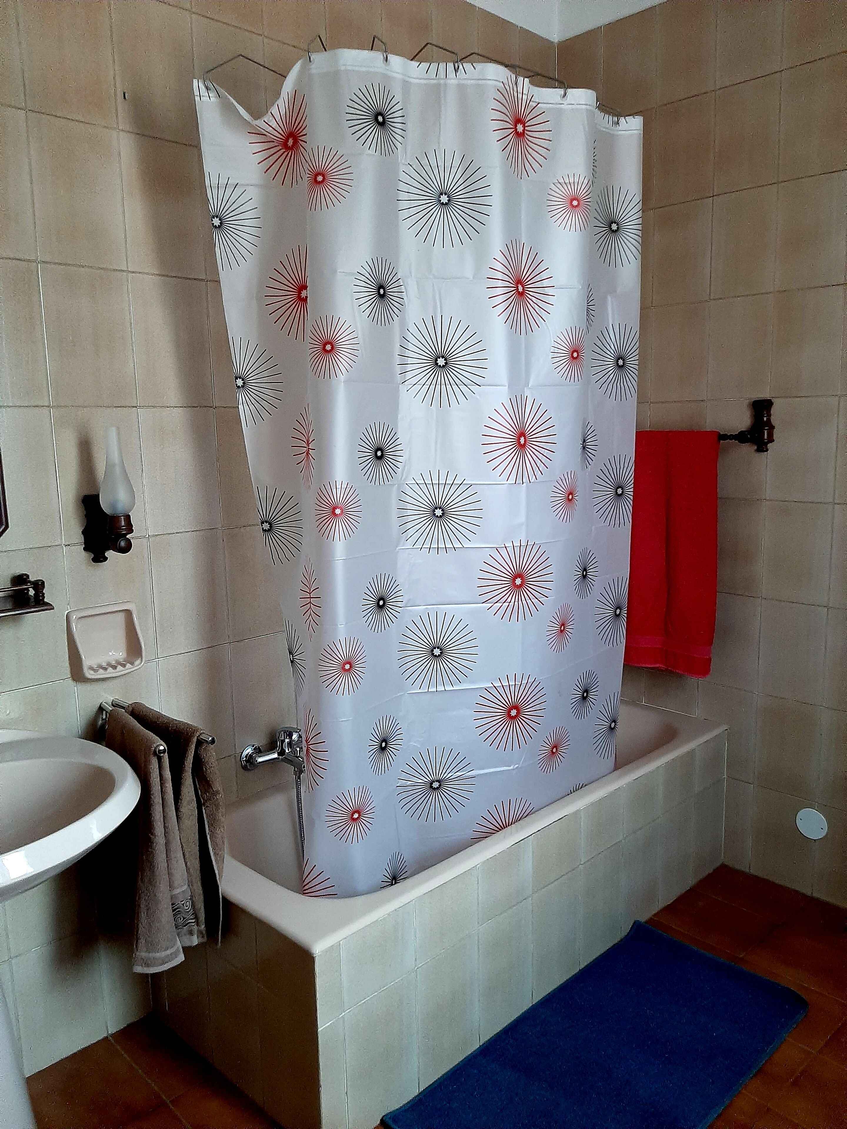 Haartrockner, Bidet, Handtücher, Seife