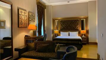 Signature-Doppelzimmer | Zimmersafe, Schreibtisch, laptopgeeigneter Arbeitsplatz