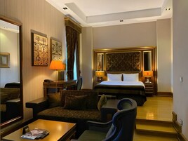Signature Double Room | In-room safe, desk, laptop workspace, soundproofing