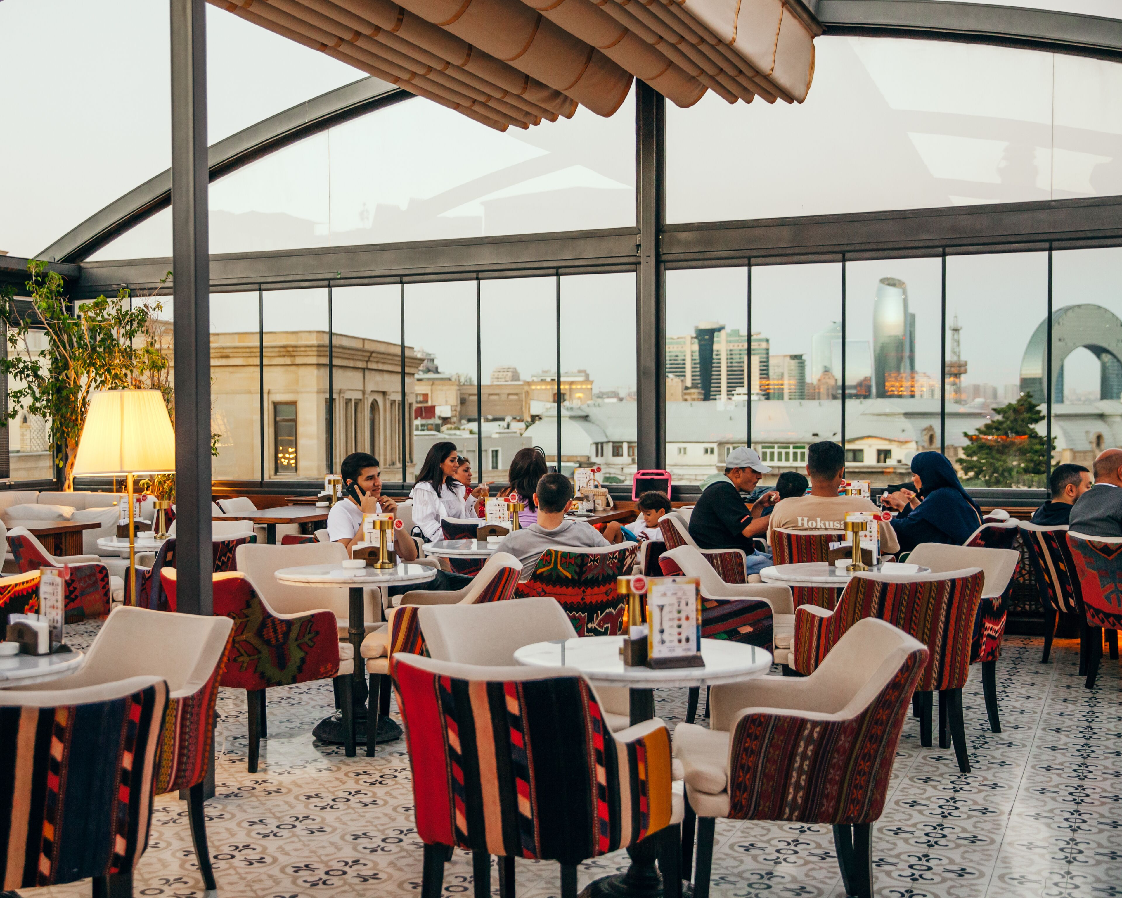 2 restaurantes; se sirven desayunos, comidas y cenas