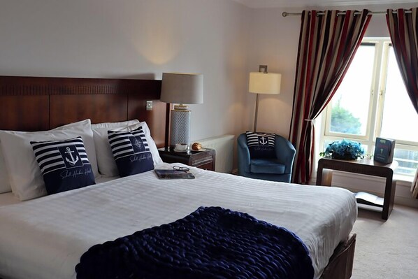 In-room safe, desk, soundproofing, iron/ironing board - Schull Harbour Hotel (Schull)
