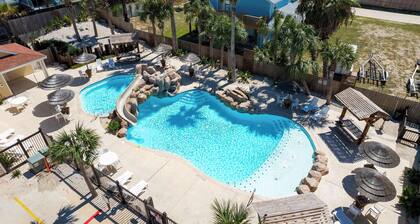 Fun 4 Bedroom Resort Pool Sleeps 12