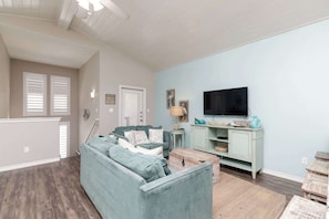 Townhome, Multiple Beds, Patio (Endless Happy Hour) | Living area