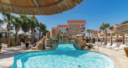 Fun 4 Bedroom Resort Pool Sleeps 12