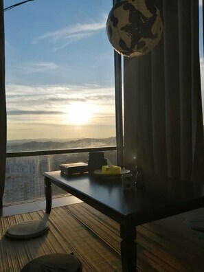 Dining - KYOTO [Sunset view/100mpbs/Netflix] by Cities (Petaling Jaya)