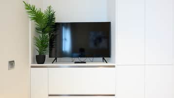 Apartamento estándar | Escritorio y espacio para trabajar con un portátil