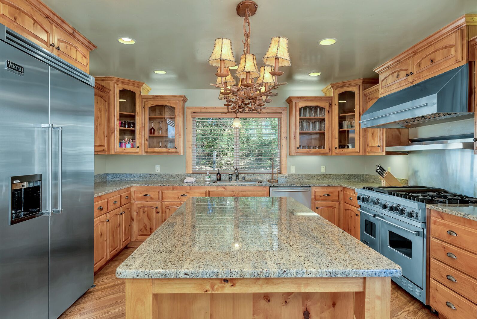 House, Multiple Beds, Patio, Mountain View (Fir Haven) | Private kitchen | Fridge, microwave, oven, stovetop