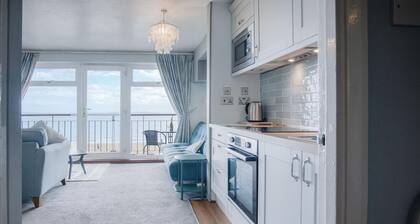 17 Beach Court - 2 Bed Apartment - Saundersfoot