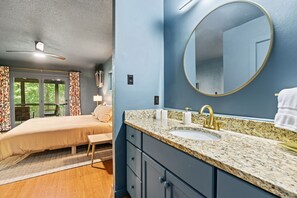 3 chambres, fer et planche à repasser, Wi-Fi gratuit, draps fournis