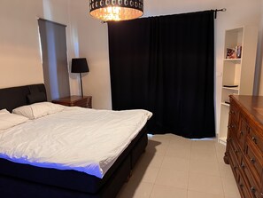 2 室のベッドルーム、アイロン / アイロン台、WiFi、ベッドシーツ