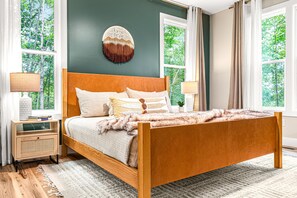 3 Schlafzimmer, Schreibtisch, Bügeleisen/Bügelbrett, Reisekinderbett