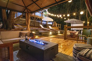 Terrace/patio - Boho-Chic Retreat near Asheville. Outdoor Fun, Hot Tub, Sauna, Firepit. (Leicester)
