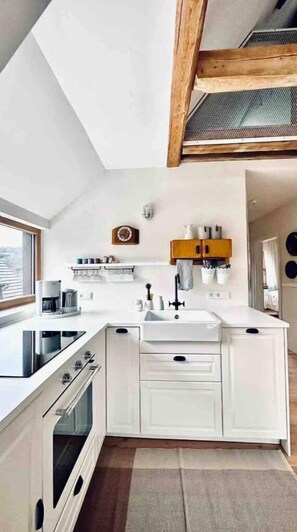 Kylskåp, ugn, spishäll och diskmaskin