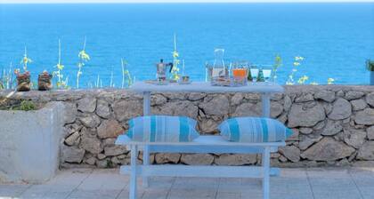 Maison en pierre avec vue mer encroyable (B)