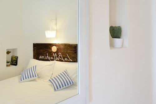 Maison en pierre avec vue mer encroyable (B)