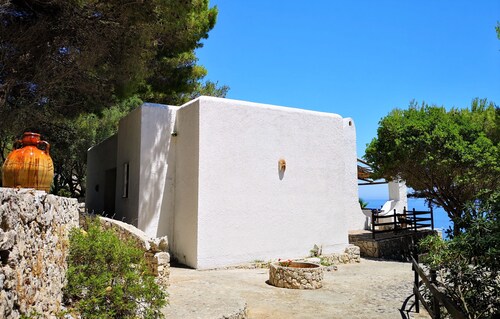 Villa unique avec accès mer et vue superbe (villa A)