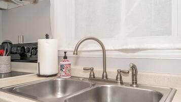 Condo, 1 Queen Bed, Balcony | Interior