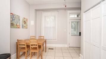 Condo, 1 Queen Bed, Balcony | Dining