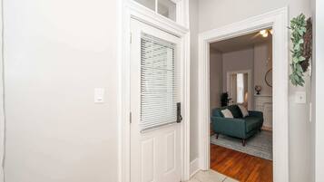 Condo, 1 Queen Bed, Balcony | Interior