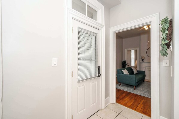Condo, 1 Queen Bed, Balcony | Interior