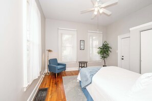 Appart'hÎtel, 1 grand lit, balcon | 1 chambre, décoration personnalisée, ameublement personnalisé