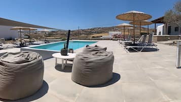 Chambre Confort Double ou avec lits jumeaux, vue piscine
