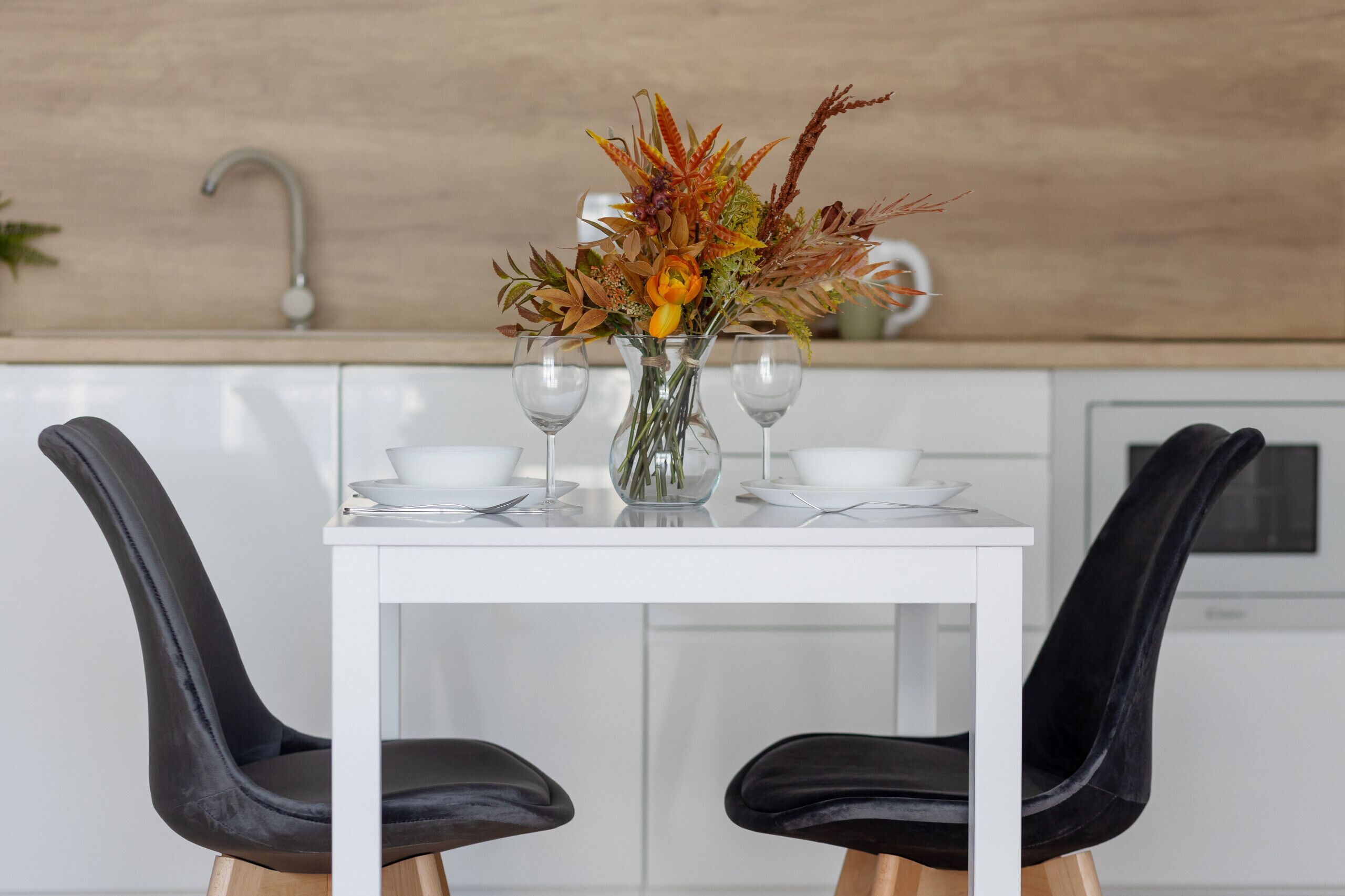 Microwave, dishwasher, cookware/dishes/utensils