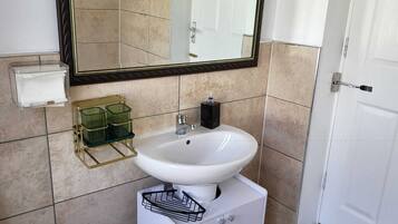 Apartment | Bathroom | Shower, hair dryer, towels