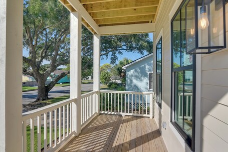 Casa (3 Bedrooms) | Parte interna. 1 Mi to Ocean! Galveston Getaway w/ 2 Balconies