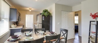 Lovely South Bend Home ~ 3 Mi to Dtwn & Notre Dame