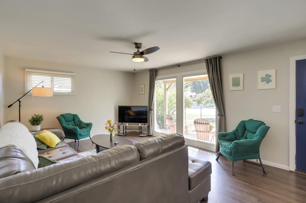 Lovely South Bend Home ~ 3 Mi to Dtwn & Notre Dame - La Paz, IN