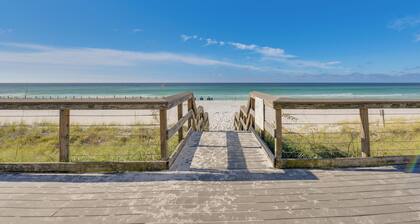 Destin Villa w/ Patio ~ 2 Mi to Miramar Beach!