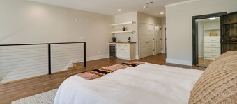 Upscale Texarkana Townhome, Walk to Downtown!