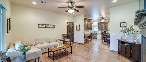 House (3 Bedrooms) | Interior