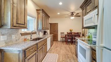 ุงูู
ูุดุฃุฉ ู
ู ุงูุฏุงุฎู