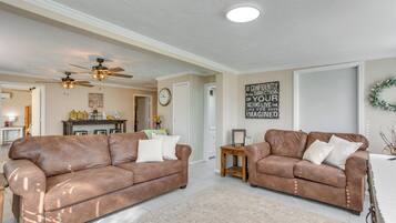 House (2 Bedrooms) | Interior