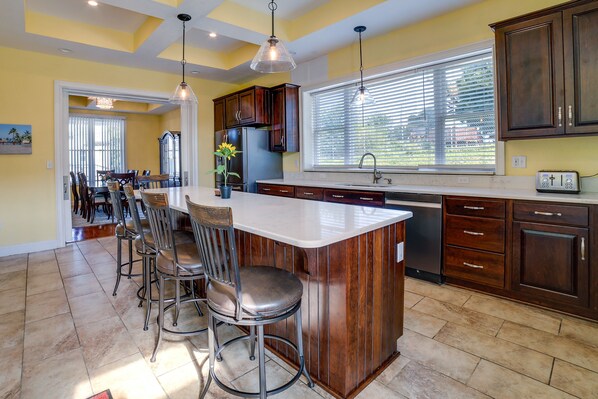 Casa (6 Bedrooms) | Cocina privada | Cafetera y tetera y toallas de papel