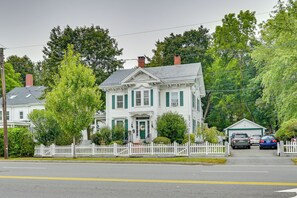 Apartment (0 Bedroom) | Interior - 5 Mi to Salem: Furnished Patio at Danvers Studio! (Danvers)