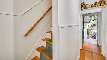 Apartment (0 Bedroom) | Interior