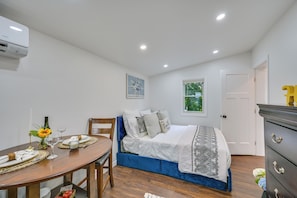 Apartment (0 Bedroom) | Front of property - 5 Mi to Salem: Furnished Patio at Danvers Studio! (Danvers)