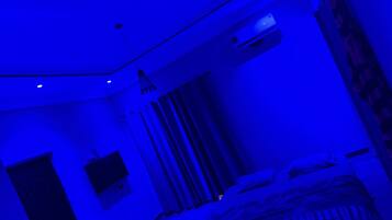 2 bedrooms, in-room safe, desk, iron/ironing board