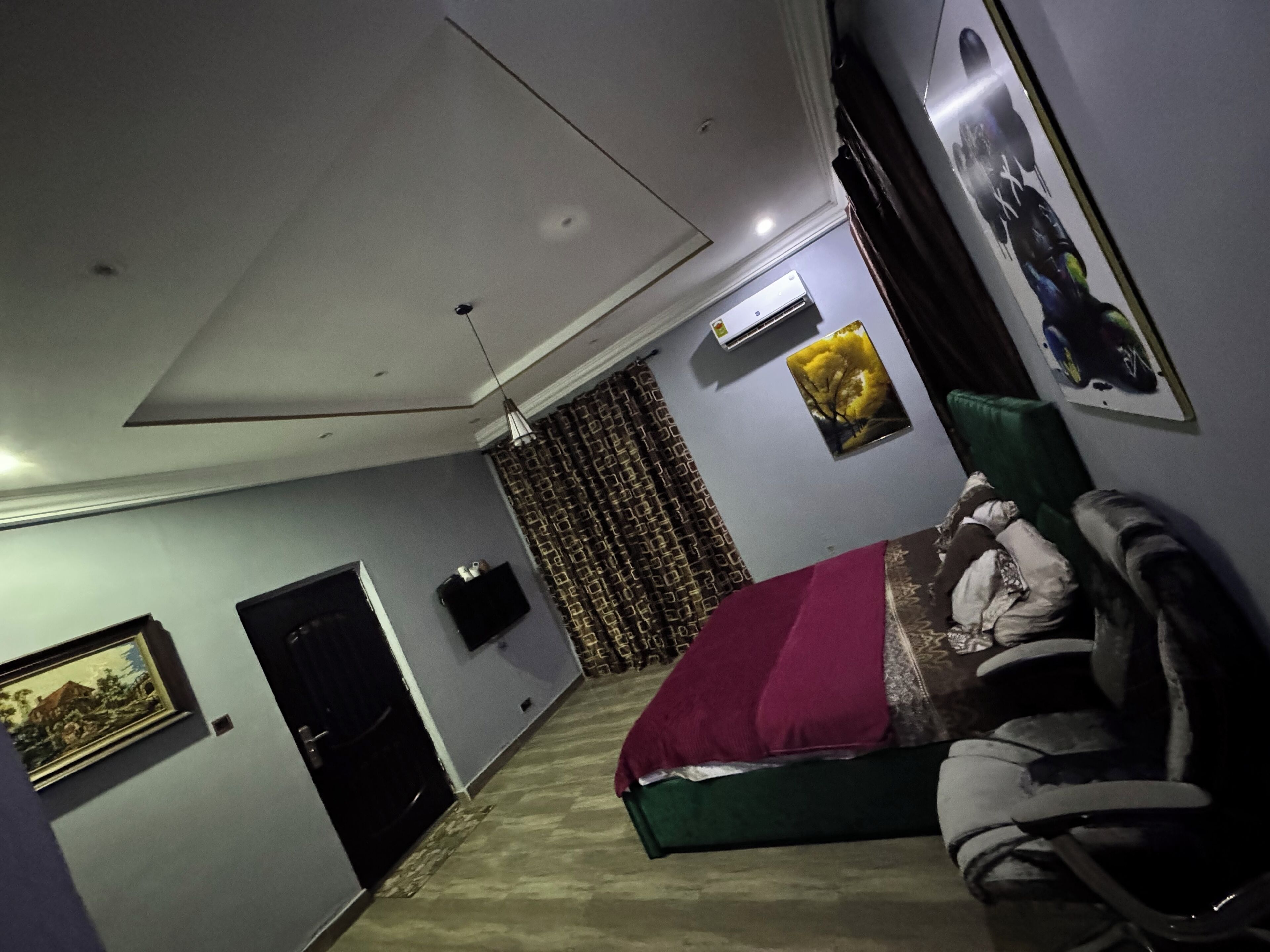 2 bedrooms, in-room safe, desk, iron/ironing board