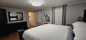 5 bedrooms, desk, WiFi, bed sheets