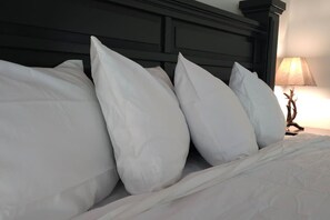 5 quartos, escrivaninha, Wi-Fi, roupa de cama