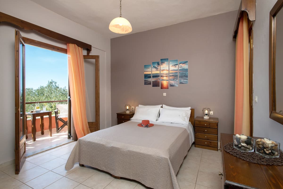 Comfort Apartment, 2 Bedrooms, Sea View | 2 bedrooms, soundproofing, iron/ironing board, free WiFi