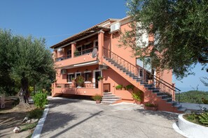 Front of property - Sunset and Sunrise Apartments (Corfu)