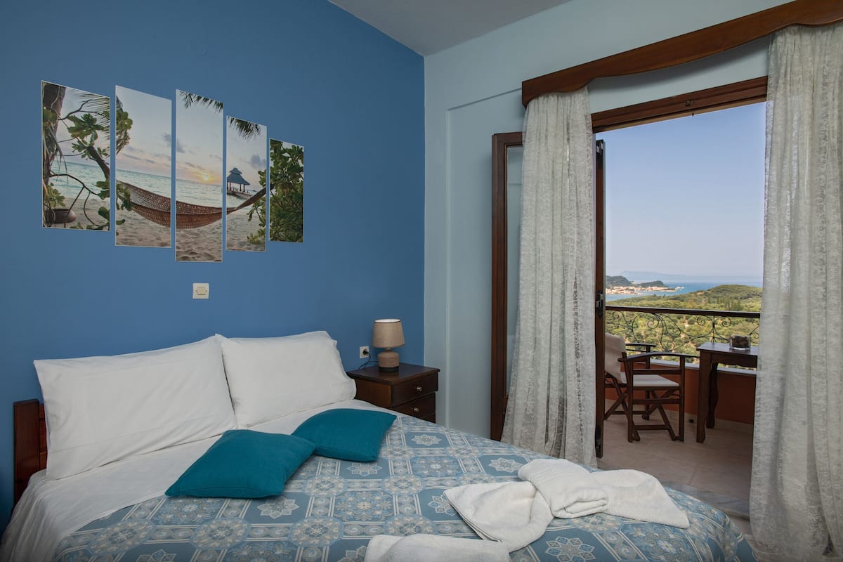 Comfort Apartment, 2 Bedrooms, Sea View | 2 bedrooms, soundproofing, iron/ironing board, free WiFi