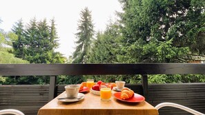 تناول الطعام بالخارج